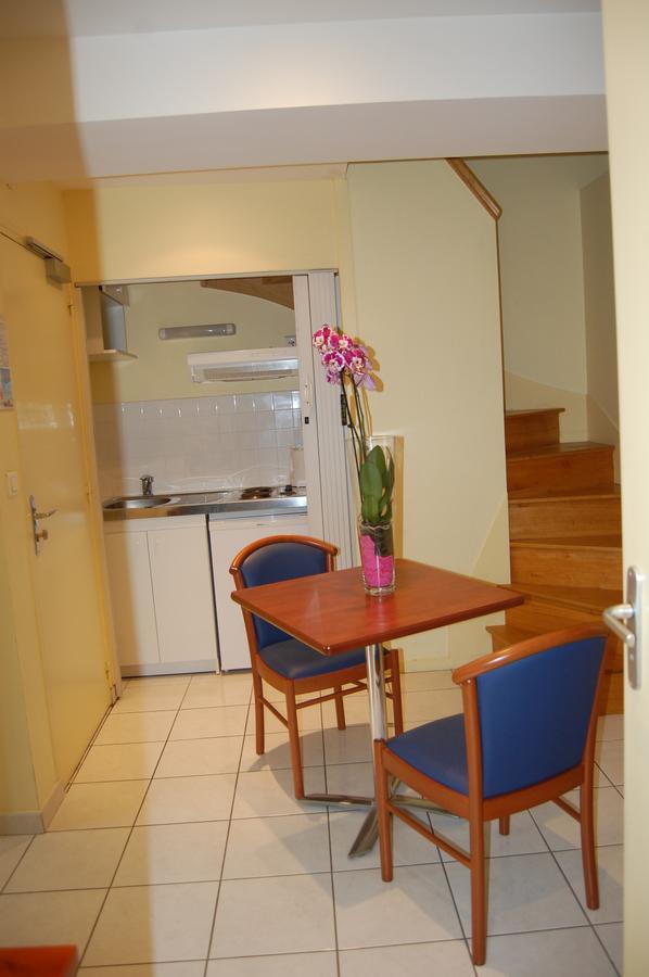 Appart'Hotel La Suze Sur Sarthe Экстерьер фото