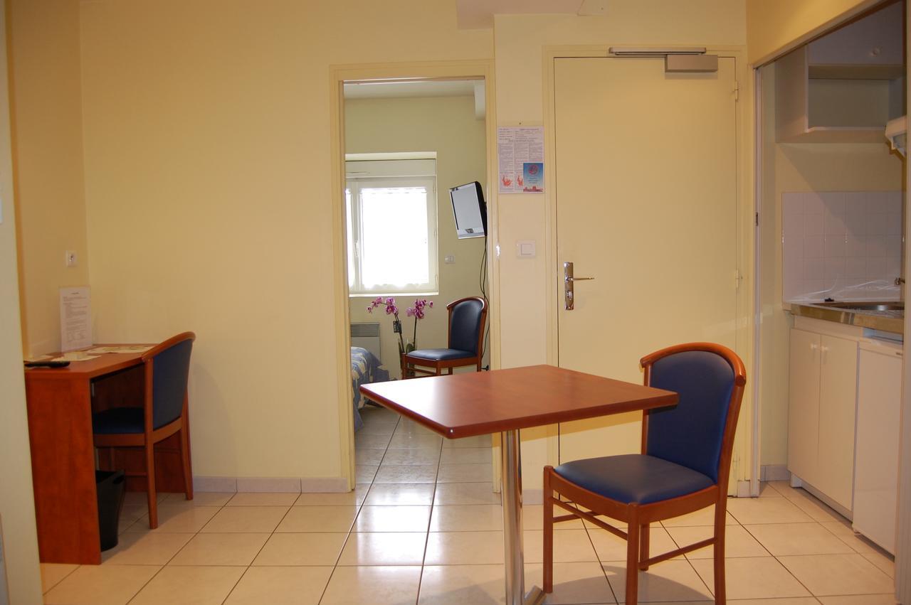 Appart'Hotel La Suze Sur Sarthe Экстерьер фото